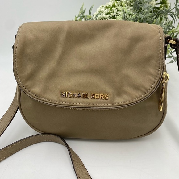 Michael Kors Bedford Nylon Dusk Flap Crossbody BEDFORD Gold Hardware 32H4GBFC2C - Picture 1 of 16